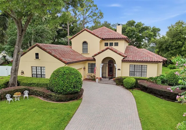 2nd image of 315 W Blue Water Edge Dr, Eustis, FL 32736 | MLS# V4950568