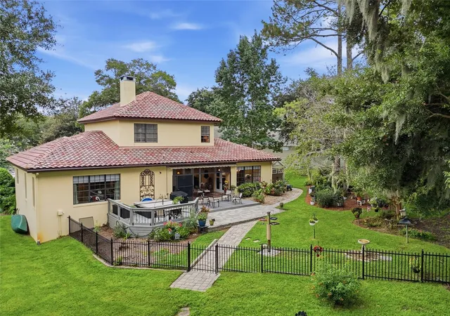 5th image of 315 W Blue Water Edge Dr, Eustis, FL 32736 | MLS# V4950568