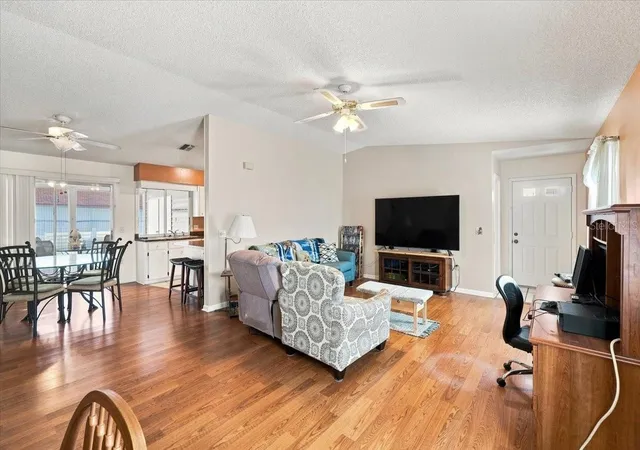 Photo 3 of Single family home for sale at 2240 Sea Is Cir N, Lakeland, FL 33810 | MLS# L4964045 | Listing updated on 2026-09-30