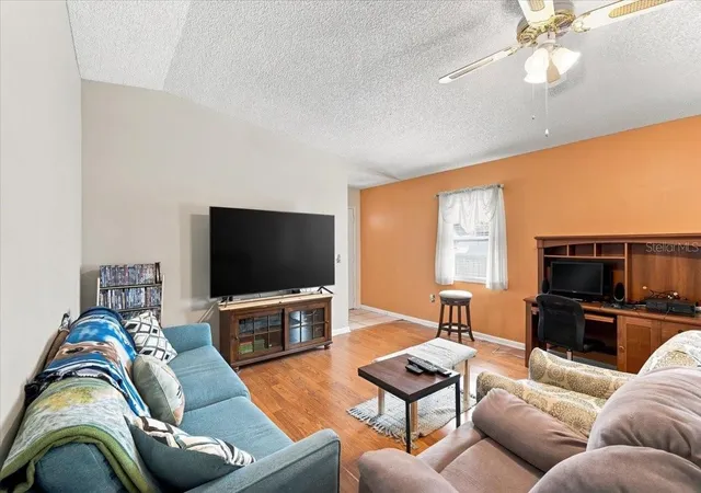 Photo 4 of Single family home for sale at 2240 Sea Is Cir N, Lakeland, FL 33810 | MLS# L4964045 | Listing updated on 2026-09-30