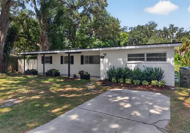 Photo 1 of Single family home for sale at 2305 New Jersey Rd, Lakeland, FL 33803 | MLS# O6430983 | Listing updated on 2026-09-02