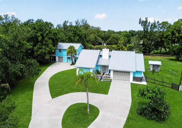 1st image of 1305 Greenfield Cir, Venice, FL 34292 | MLS# A4702138