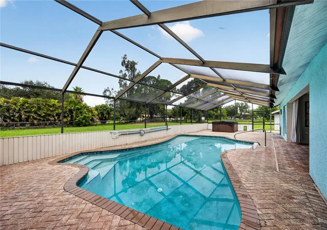 4th image of 1305 Greenfield Cir, Venice, FL 34292 | MLS# A4702138