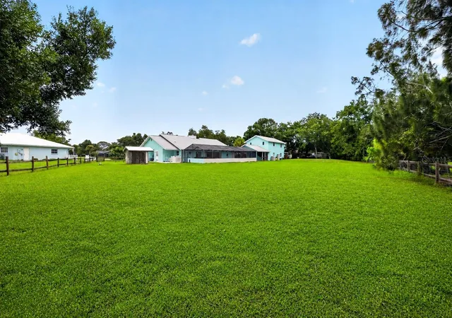 5th image of 1305 Greenfield Cir, Venice, FL 34292 | MLS# A4702138
