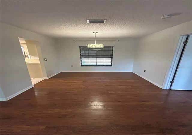 Photo 3 of Single family home for sale at 1605 Blackberry Ct, Eustis, FL 32726 | MLS# G5116098 | Listing updated on 2026-08-17