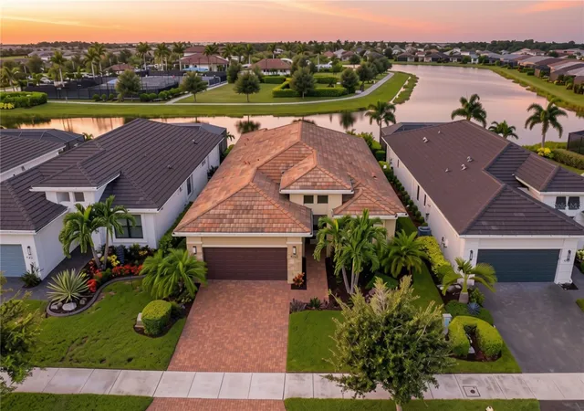 1st image of 4925 Surfside Cir, Bradenton, FL 34211 | MLS# TB8536193