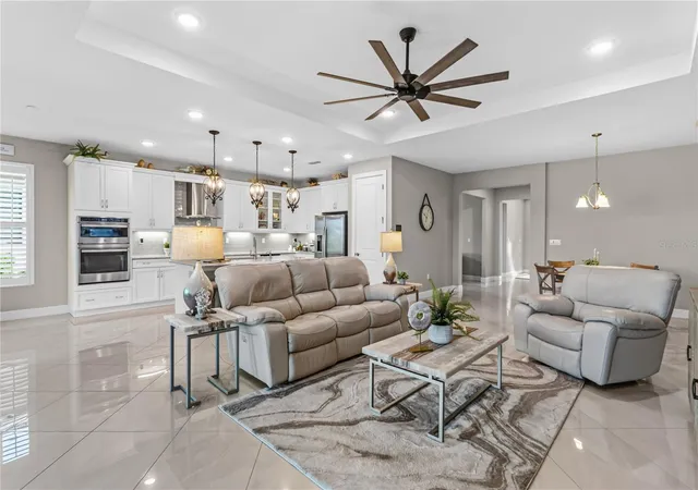 5th image of 4925 Surfside Cir, Bradenton, FL 34211 | MLS# TB8536193