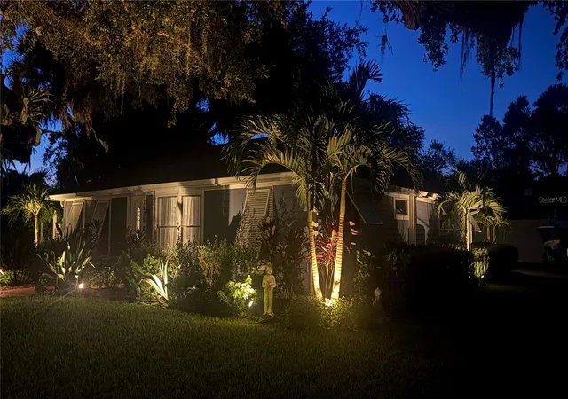 2nd image of 2635 Hyde Park St, Sarasota, FL 34239 | MLS# A4702150