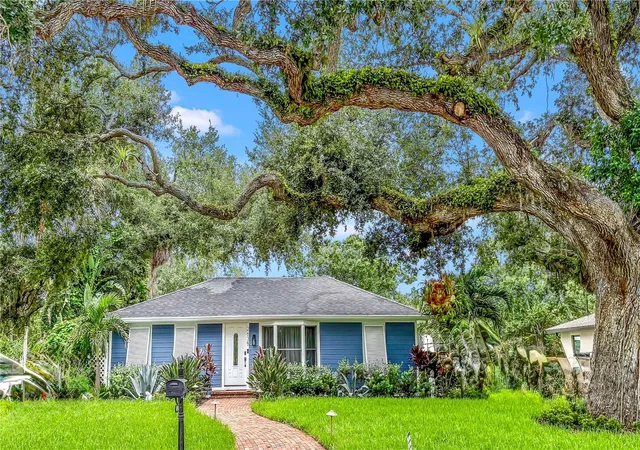 5th image of 2635 Hyde Park St, Sarasota, FL 34239 | MLS# A4702150