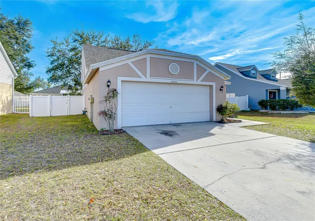 3rd image of 24640 Siena Dr, Lutz, FL 33559 | MLS# G5116105