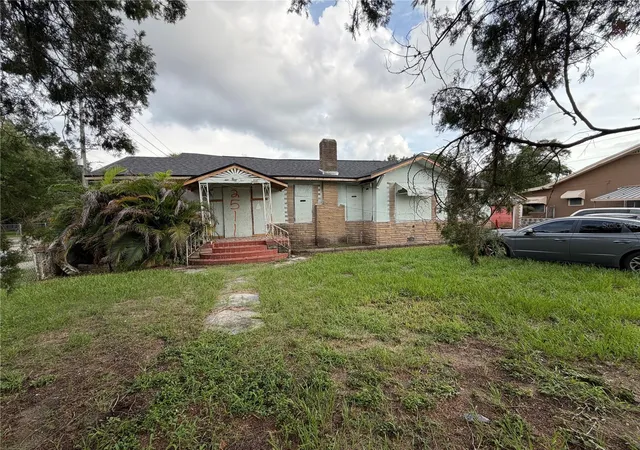 Photo 2 of Single family home for sale at 2511 E 21st Avenue, Tampa, FL 33605 | MLS# TB8536243 | Listing updated on 2026-08-26