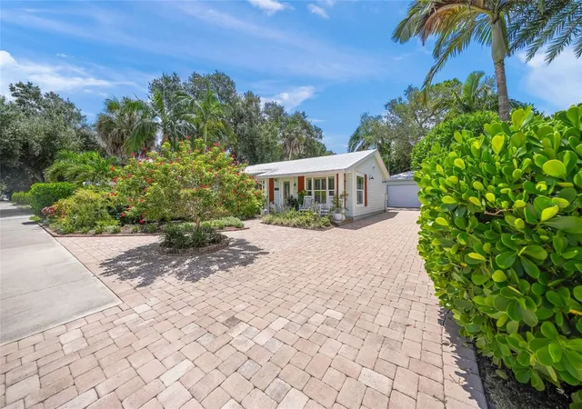 Photo 3 of Single family home for sale at 2440 Arlington St, Sarasota, FL 34239 | MLS# A4702167 | Listing updated on 2026-08-19