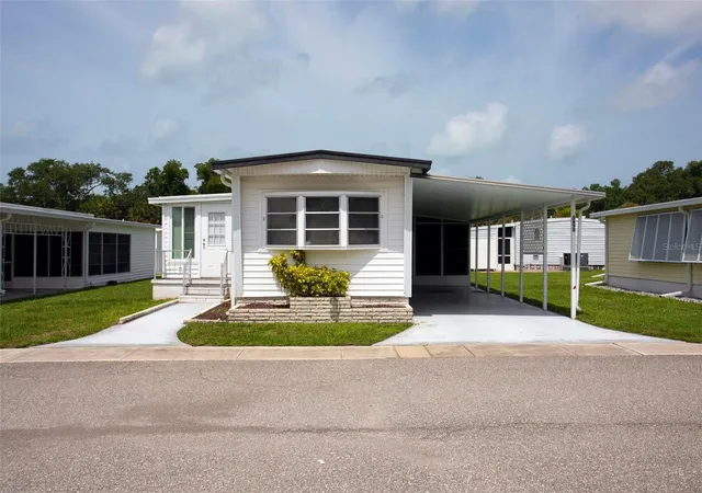 2nd image of 5690 Forsythia Rd, Venice, FL 34293 | MLS# TB8536300