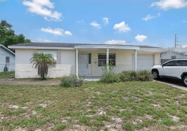Photo 3 of Single family home for sale at 1024 Viking Dr, Holiday, FL 34691 | MLS# TB8536302 | Listing updated on 2026-10-07
