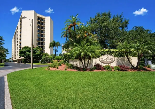 2nd image of 690 Island Wy #501, Clearwater Beach, FL 33767 | MLS# TB8536305
