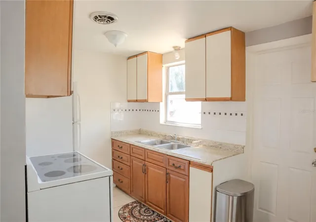 3rd image of 636 Dogwood Ct, Dunedin, FL 34698 | MLS# TB8536331