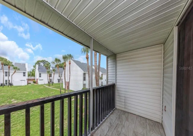 2nd image of 643 Hvn Pl, TARPON SPRINGS, FL 34689