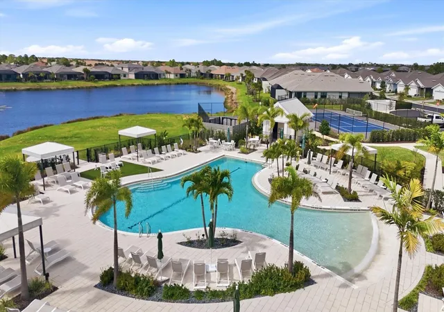 3rd image of 18580 Midsummer Pl, Venice, FL 34293 | MLS# N6145274