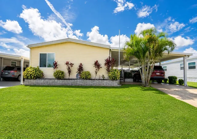 Manufactured home for sale at 4403 14th Street E, ELLENTON, FL 34222 | MLS# A4702197