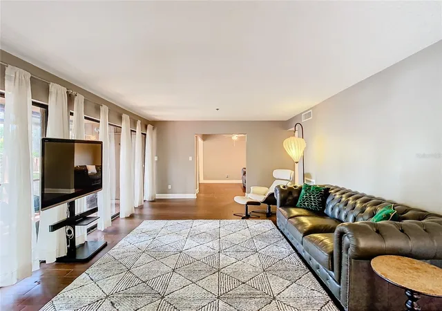 3rd image of 976 E Michigan St, ORLANDO, FL 32806