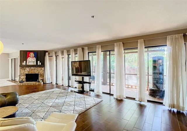 4th image of 976 E Michigan St, ORLANDO, FL 32806