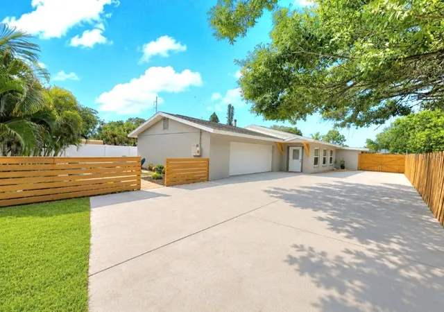 4th image of 138 Davison Ave Ne, Saint Petersburg, FL 33703 | MLS# TB8536409