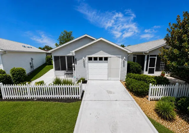 1st image of 1709 Sw Sonora St Sw, Lady Lake, FL 32159 | MLS# G5116128