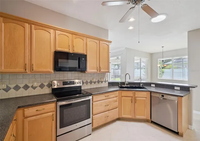 Photo 3 of Sale Pending at 1853 Elfy Ct, Apopka, FL 32712 | MLS# O6431265 | Listing updated on 2026-09-01