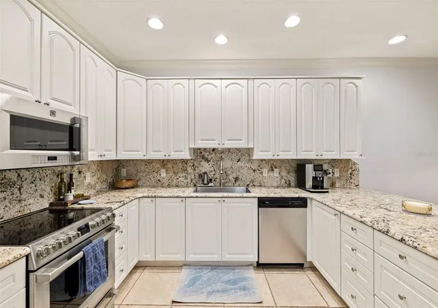 Photo 3 of Townhouse for sale at 123 Valencia Cir, Saint Petersburg, FL 33716 | MLS# TB8536425 | Listing updated on 2026-09-21