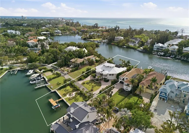 Photo 3 of Mansion for sale at 4034 Roberts Point Rd, Sarasota, FL 34242 | MLS# A4702241 | Listing updated on 2026-08-11