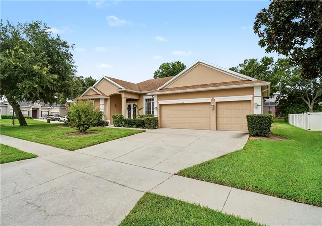 Photo 3 of Single family home for sale at 2648 Valiant Dr, Clermont, FL 34711 | MLS# O6431321 | Listing updated on 2026-08-18