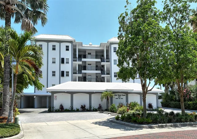 39th image of 400 Golden Gate Pt #22, Sarasota, FL 34236 | MLS# A4702244