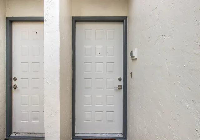 2nd image of 410 Laurel Cove Wy, Winter Haven, FL 33884 | MLS# O6431351