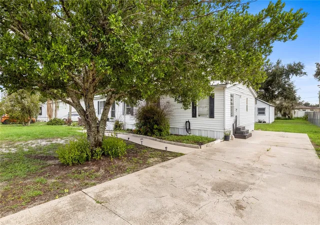 Photo 4 of Manufactured home for sale at 4332 Upper Meadow Rd, Mulberry, FL 33860 | MLS# TB8536514 | Listing updated on 2026-08-11