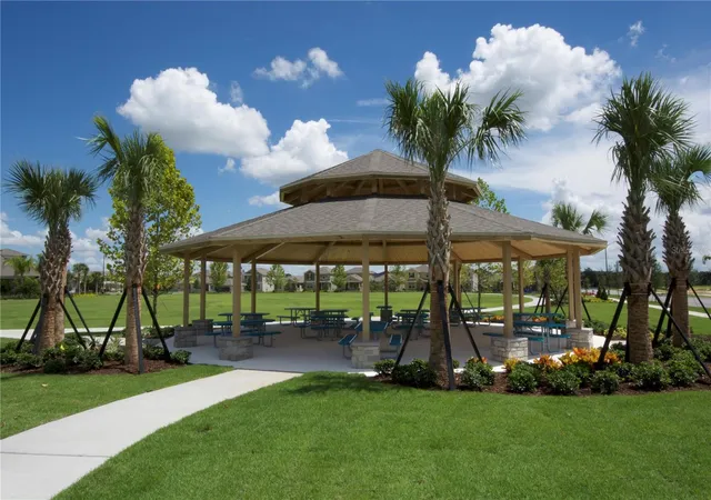 Photo 3 of Single family home for sale at 11881 Shine View Ln, Winter Garden, FL 34787 | MLS# O6431397 | Listing updated on 2026-08-27