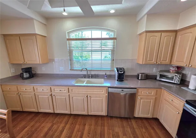 Photo 3 of House for sale at 225 Royal Palm Way, Spring Hill, FL 34608 | MLS# W7888342 | Listing updated on 2026-08-07