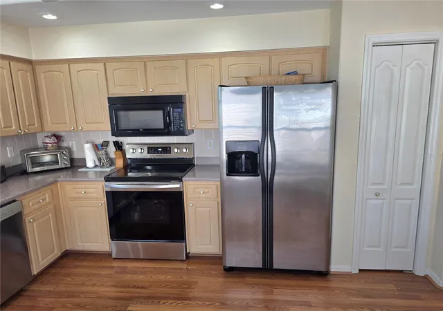 Photo 4 of House for sale at 225 Royal Palm Way, Spring Hill, FL 34608 | MLS# W7888342 | Listing updated on 2026-08-07