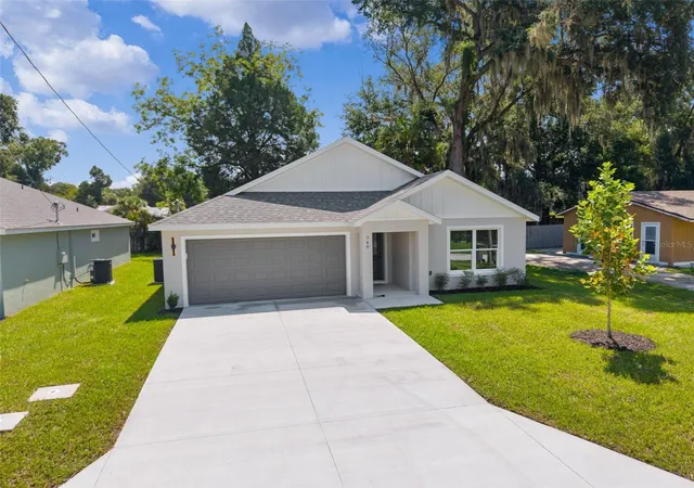 2nd image of 740 Powell St, Wildwood, FL 34785 | MLS# OM729905