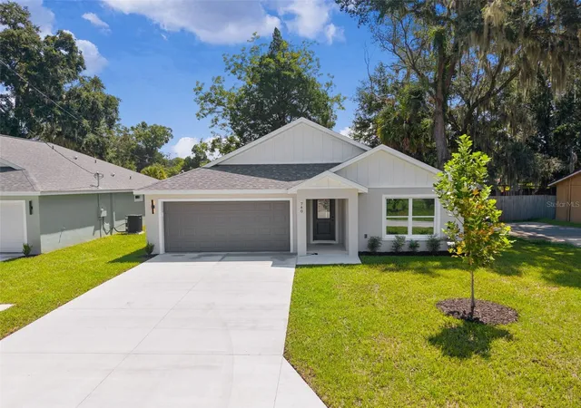 Photo 3 of Single family home for sale at 740 Powell St, Wildwood, FL 34785 | MLS# OM729905 | Listing updated on 2026-09-17