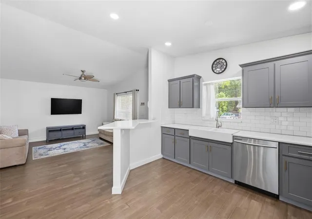 5th image of 213 E Cluster Ave, Tampa, FL 33604 | MLS# TB8536612