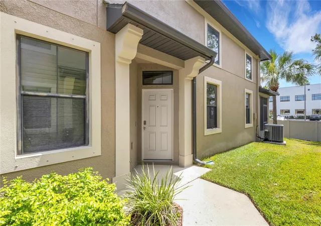 Photo 4 of Townhouse for sale at 5166 Bay Isle Cir, Clearwater, FL 33760 | MLS# TB8536617 | Listing updated on 2026-10-16