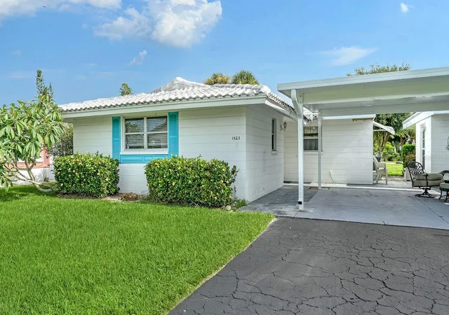 3rd image of 1523 Lakeside Dr #15, Venice, FL 34293 | MLS# N6145285