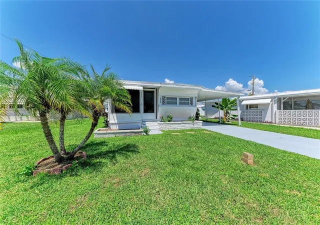 2nd image of 4924 Oakland Hills Ave, Sarasota, FL 34234 | MLS# A4702304
