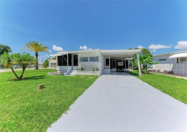 3rd image of 4924 Oakland Hills Ave, Sarasota, FL 34234 | MLS# A4702304