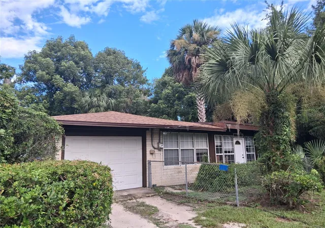 3rd image of 1326 Nw 14Th Ave, Gainesville, FL 32605 | MLS# GC542550