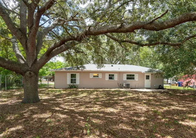 Photo 3 of Single family home for sale at 1049 Birch Blvd, Tavares, FL 32778 | MLS# G5116172 | Listing updated on 2026-10-06