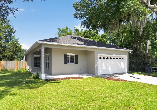 Photo 2 of Single family home for sale at 300 S Woodland St, Winter Garden, FL 34787 | MLS# O6431568 | Listing updated on 2026-09-01