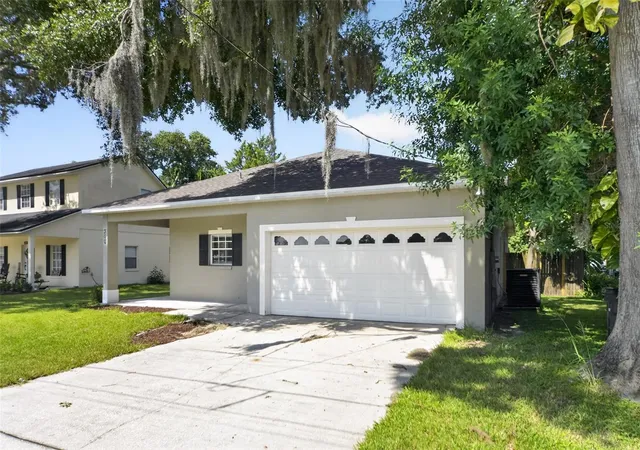 Photo 3 of Single family home for sale at 300 S Woodland St, Winter Garden, FL 34787 | MLS# O6431568 | Listing updated on 2026-09-01