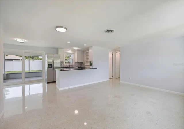 3rd image of 3485 Roslyn Rd, Venice, FL 34293 | MLS# O6431654