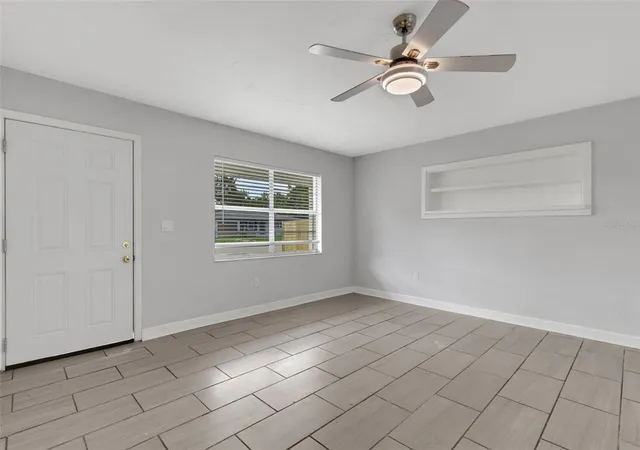 Photo 4 of Sale Pending at 2522 Stratford Dr, Sarasota, FL 34232 | MLS# A4702331 | Listing updated on 2026-08-24